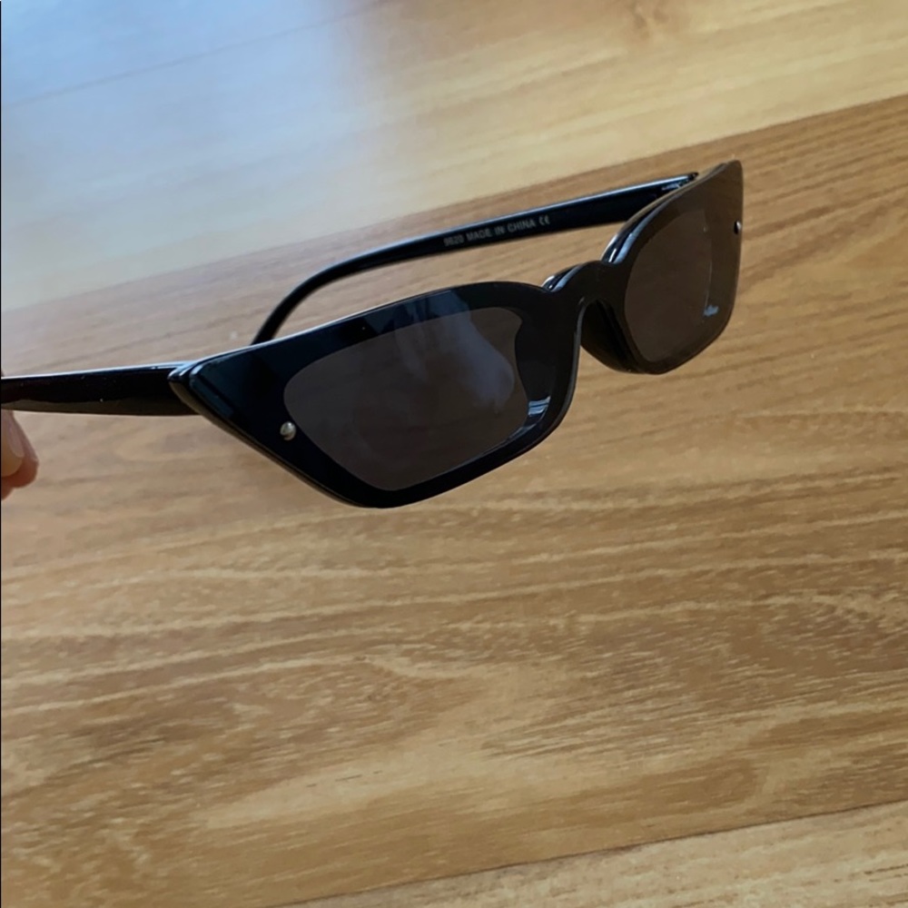 Stylish Sunglasses - Picture 3 of 3